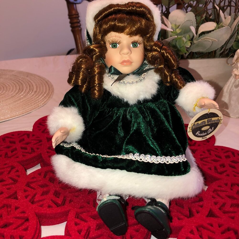 Porcelain Doll Animated Wind-Up Music doll